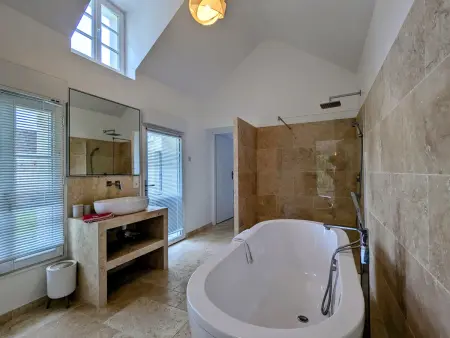 Maison moderne avec piscine sécurisée à La Vernelle - Photo 14