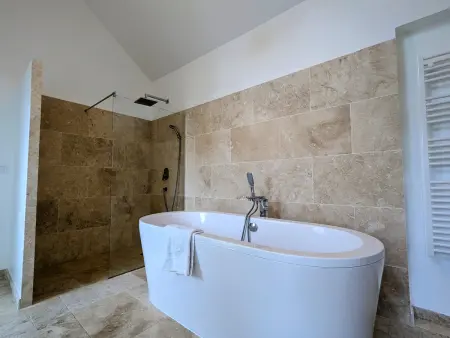 Maison moderne avec piscine sécurisée à La Vernelle - Photo 15