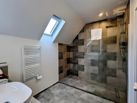 Maison moderne avec piscine sécurisée à La Vernelle - Photo 26