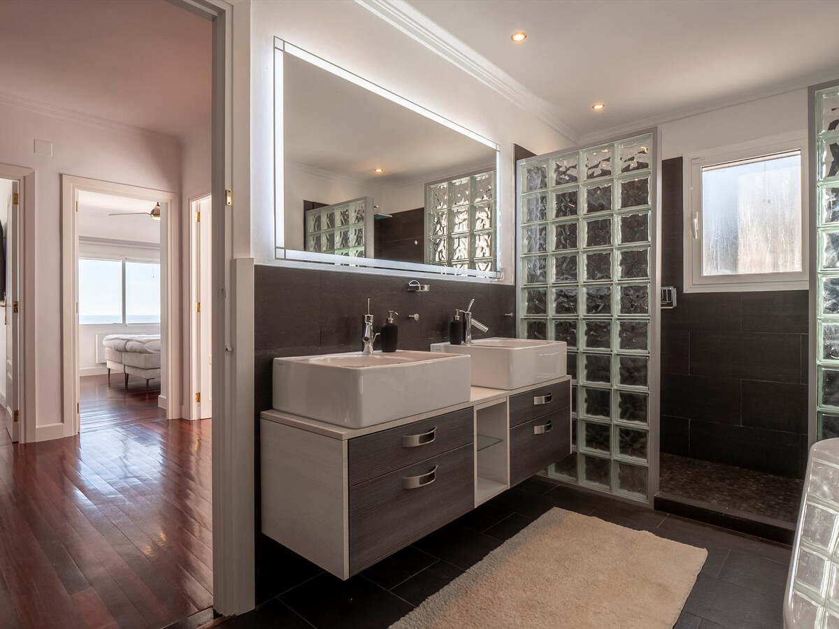 Villa luxe 4 chambres, piscine chauffée 12x5m à Moraira - Photo 16