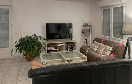 Maison avec piscine débordement à Vinezac : photo 3