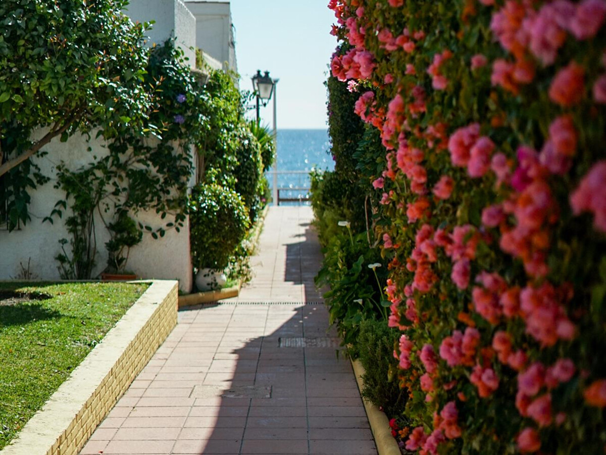 Maison de plage avec terrasse toit à Estepona - Photo 27