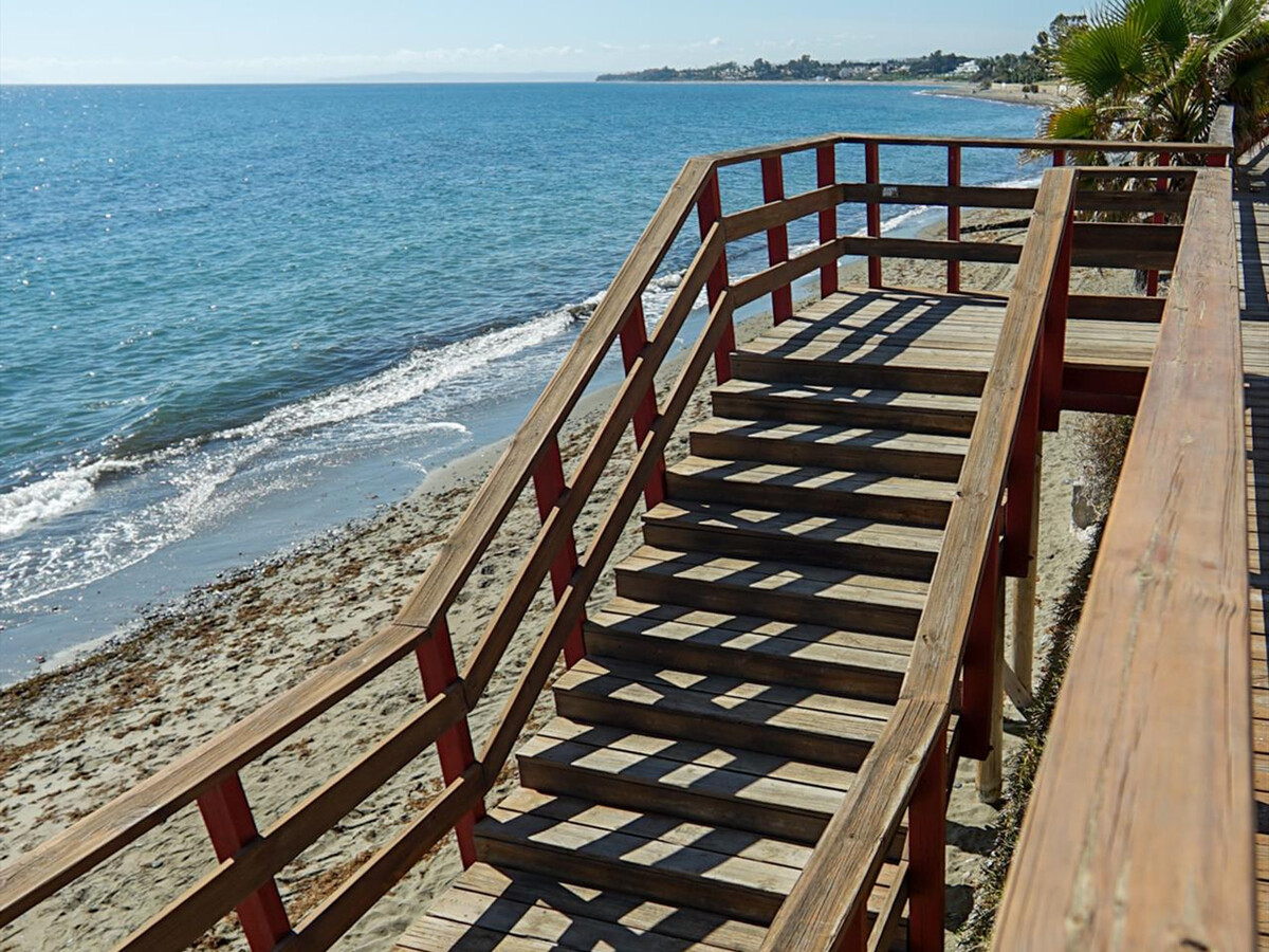 Maison de plage avec terrasse toit à Estepona - Photo 29
