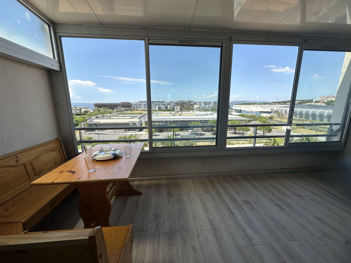 T2 climatisé avec loggia vue étang à Sète, parking - Photo 1