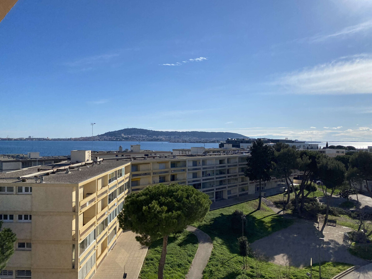 T1 lumineux vue étang à Balaruc-les-Bains, 5e étage - Photo 1