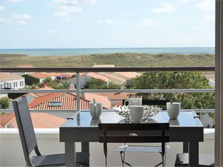 Location appartement à Saint Gilles Croix de Vie, Appartement lumineux avec terrasse et parking proche de locéan