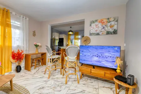 Appartement avec piscine privée et vue mer à Pointe-Noire : photo 4