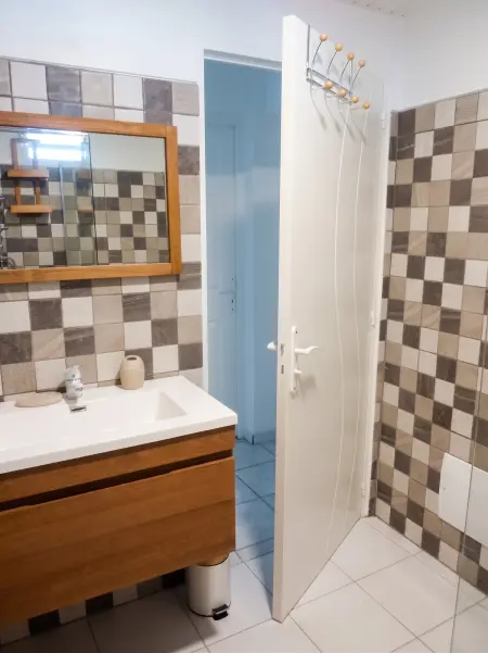 Appartement familial avec jardin clos et vue mer au Robert : photo 15