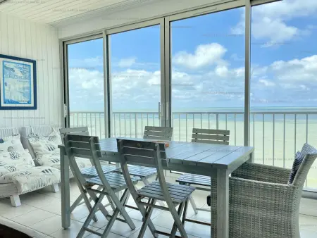 Location appartement à Saint Gilles Croix de Vie, Appartement spacieux face mer pour 6 personnes avec parking gratuit et wifi