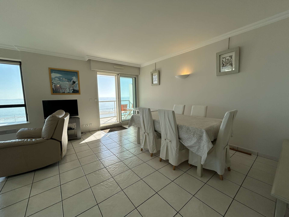 Appartement 2 chambres, 2 terrasses à 10 m de la plage - Photo 2