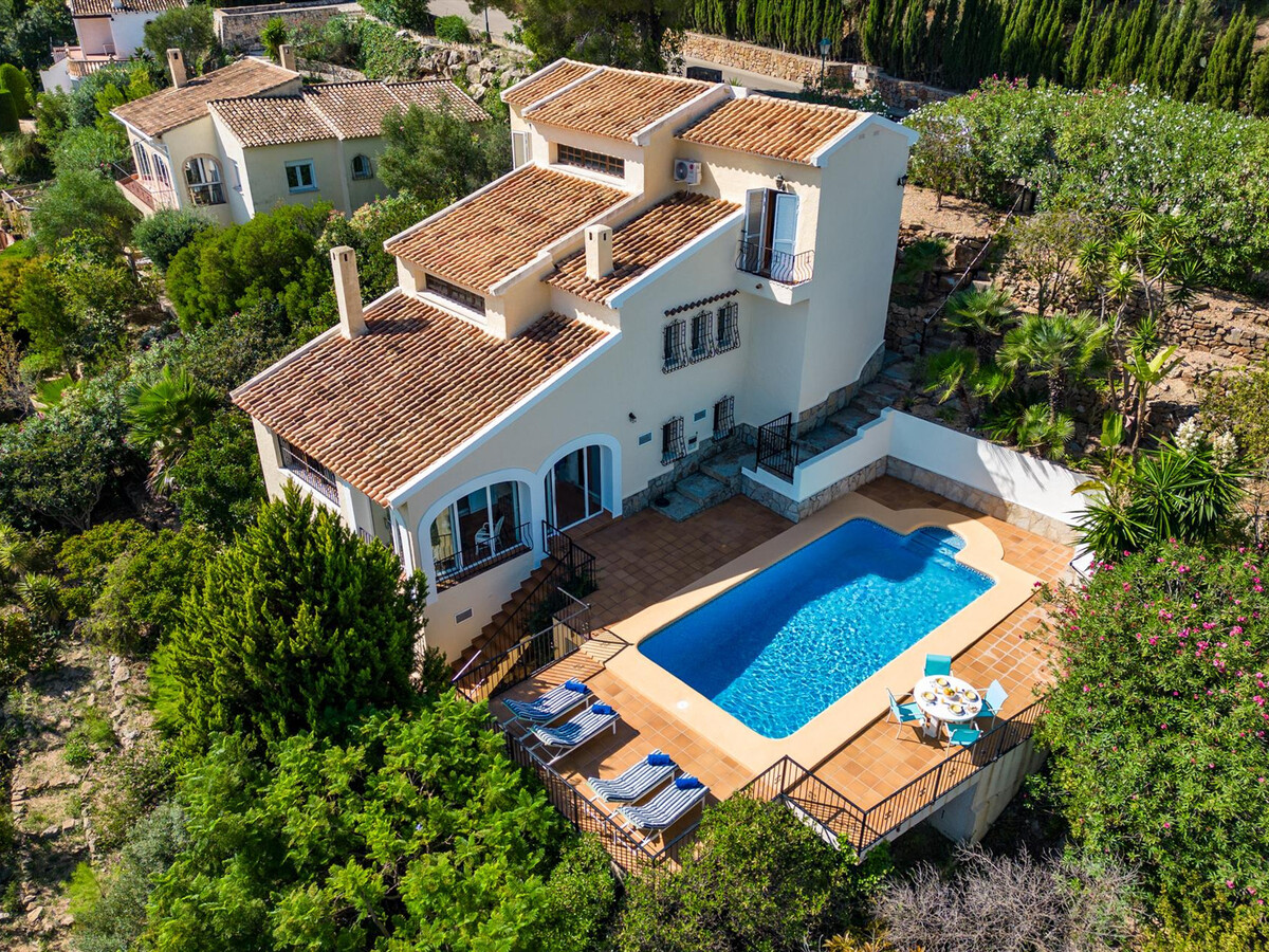 Villa Arriba à Denia : 3 étages, piscine 8x4m, vue golf - Photo 1