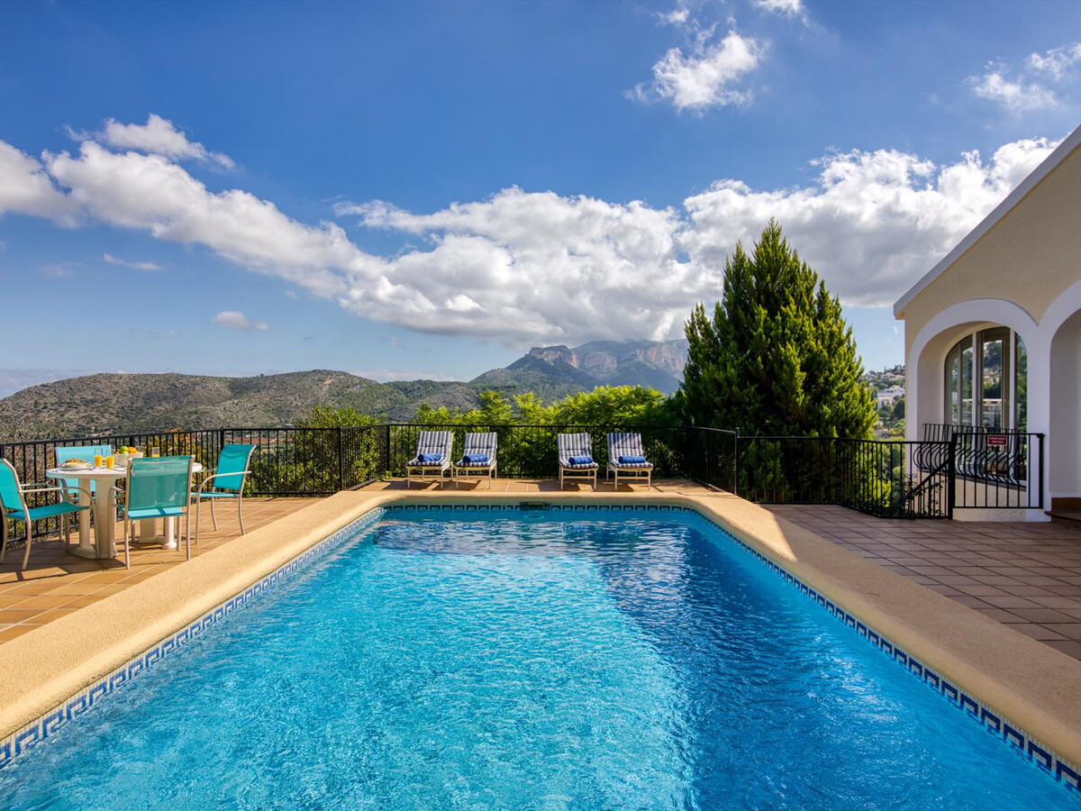 Villa Arriba à Denia : 3 étages, piscine 8x4m, vue golf - Photo 5