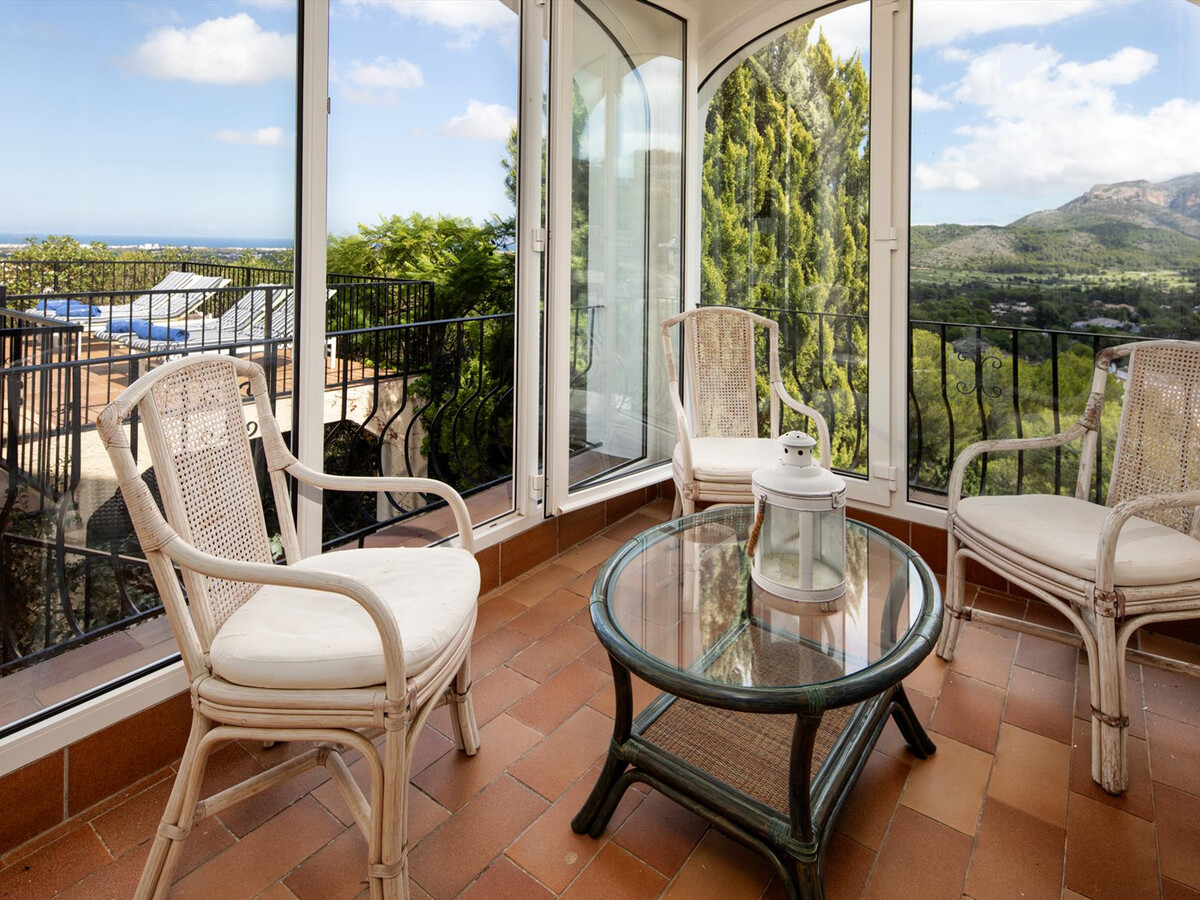 Villa Arriba à Denia : 3 étages, piscine 8x4m, vue golf - Photo 6