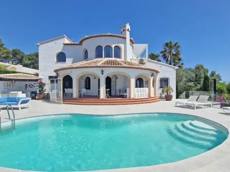 Location villa à Xàbia, Villa méditerranéenne avec piscine privée, climatisation, parking, animaux acceptés à Jávea