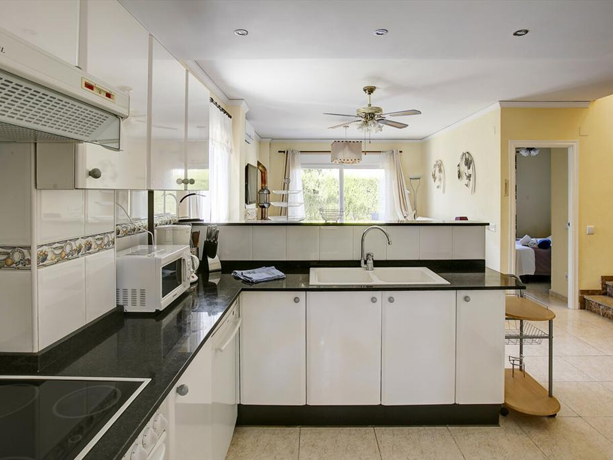 Maison 6 pers avec jardin privé et piscine, plage à 5 min - Photo 4