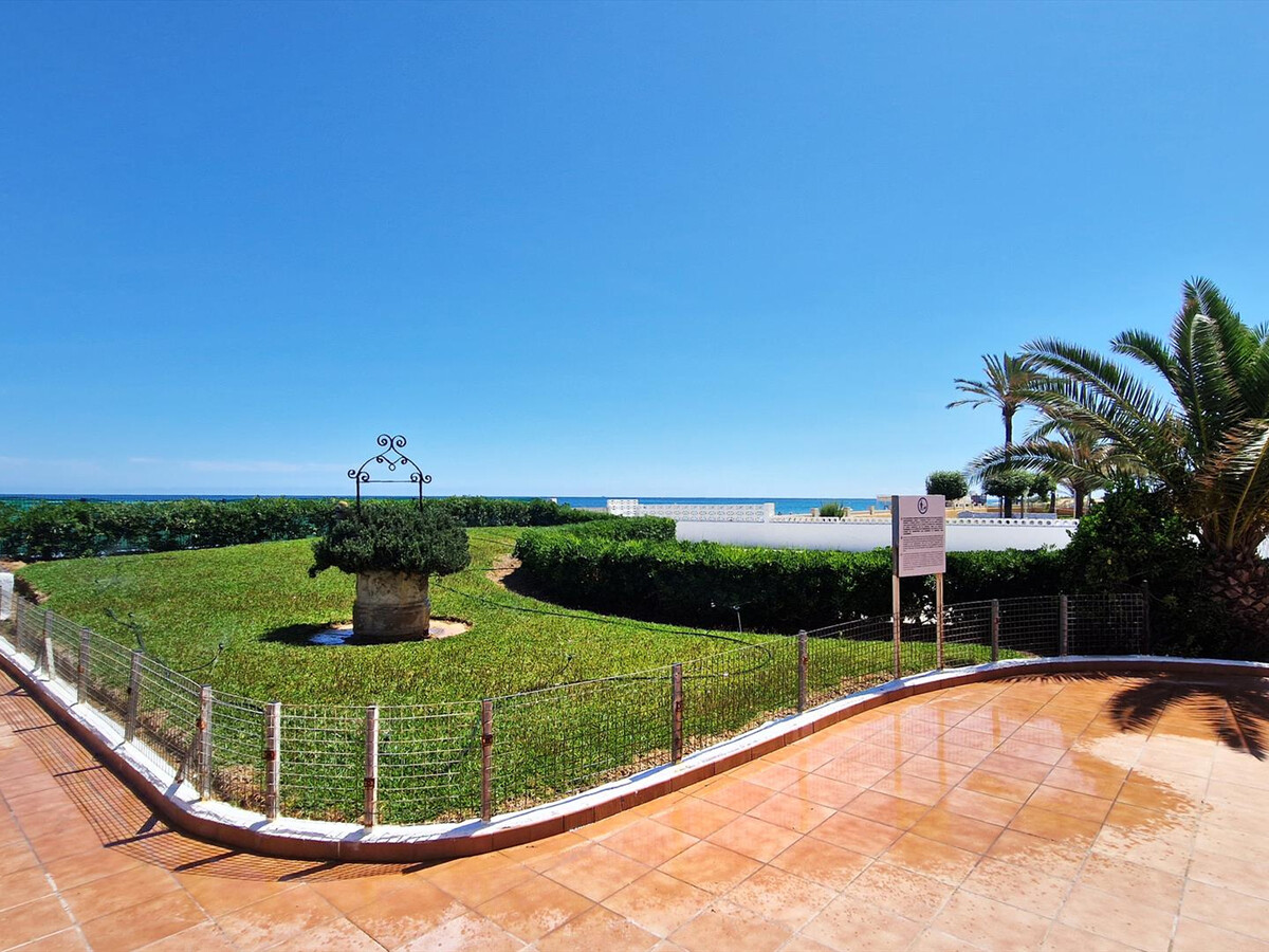 Studio beachfront à Dénia, accès direct plage Bovetes - Photo 2