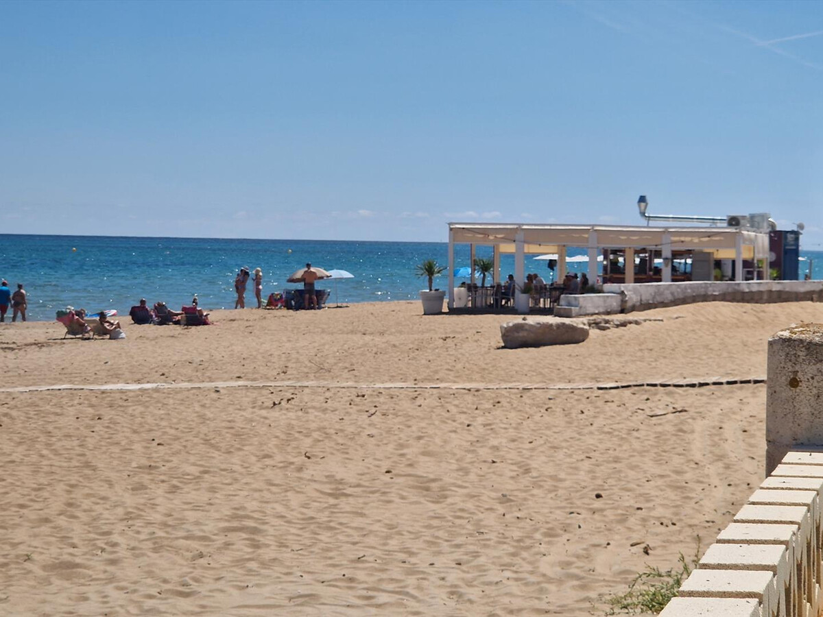 Studio beachfront à Dénia, accès direct plage Bovetes - Photo 3