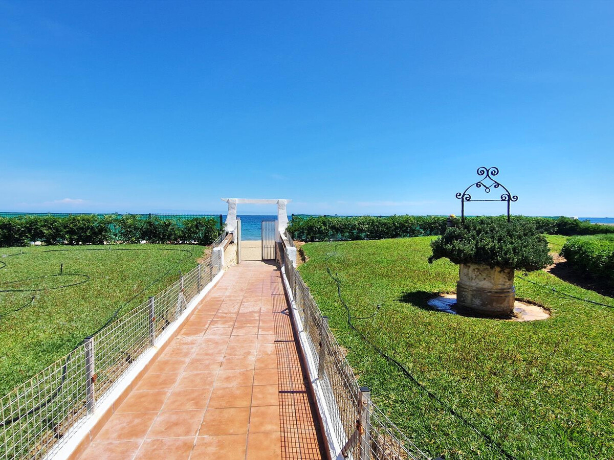 Studio beachfront à Dénia, accès direct plage Bovetes - Photo 17