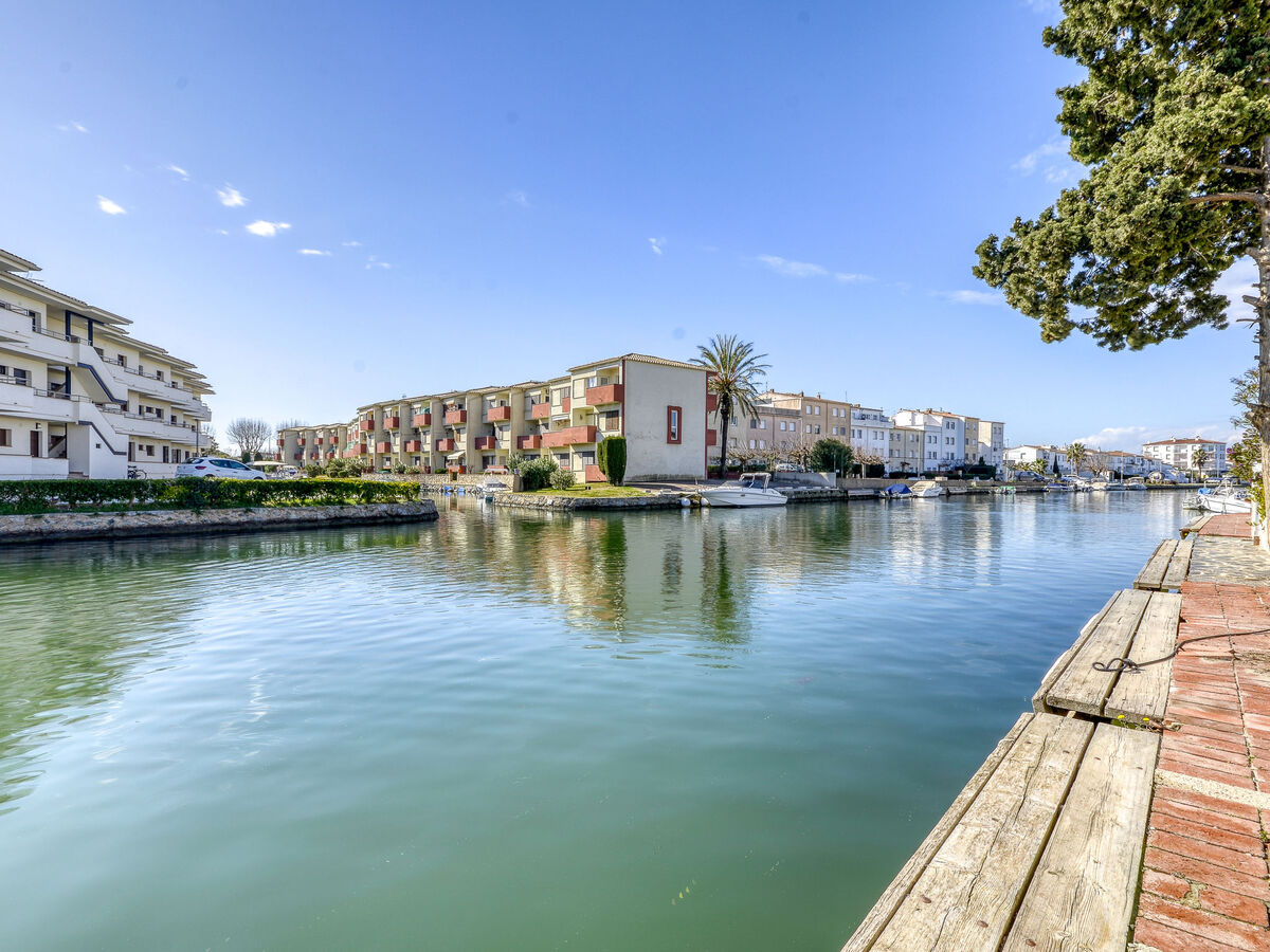 Maison Delfín – 4 chambres, piscine et vue canal à Empuriabrava - Photo 24