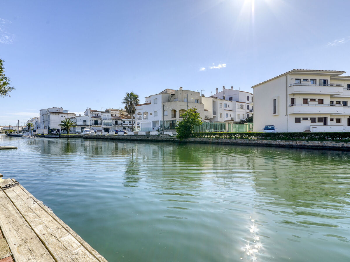 Maison Delfín – 4 chambres, piscine et vue canal à Empuriabrava - Photo 25