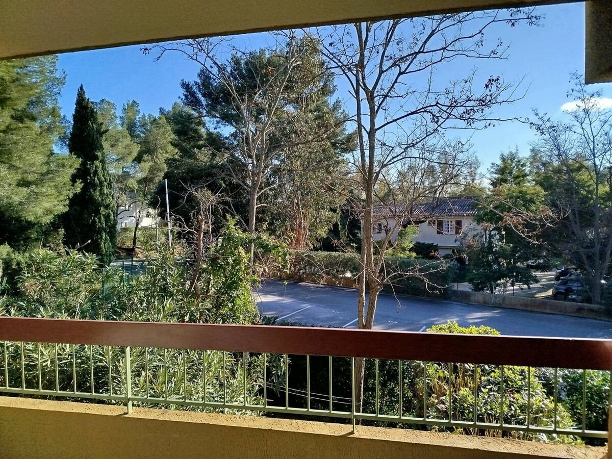 Studio cabine 28m² climatisé, piscine et parking à Bormes - Photo 1