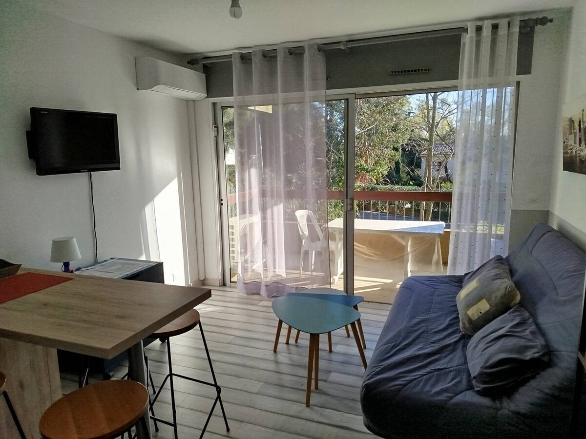 Studio cabine 28m² climatisé, piscine et parking à Bormes - Photo 2