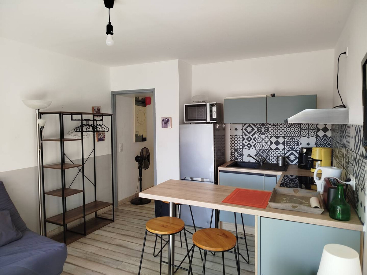 Studio cabine 28m² climatisé, piscine et parking à Bormes - Photo 3