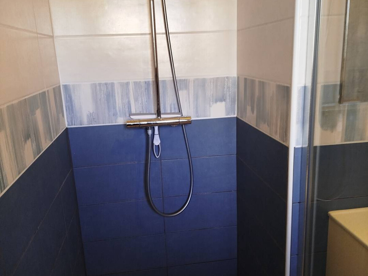 Studio cabine 28m² climatisé, piscine et parking à Bormes - Photo 8