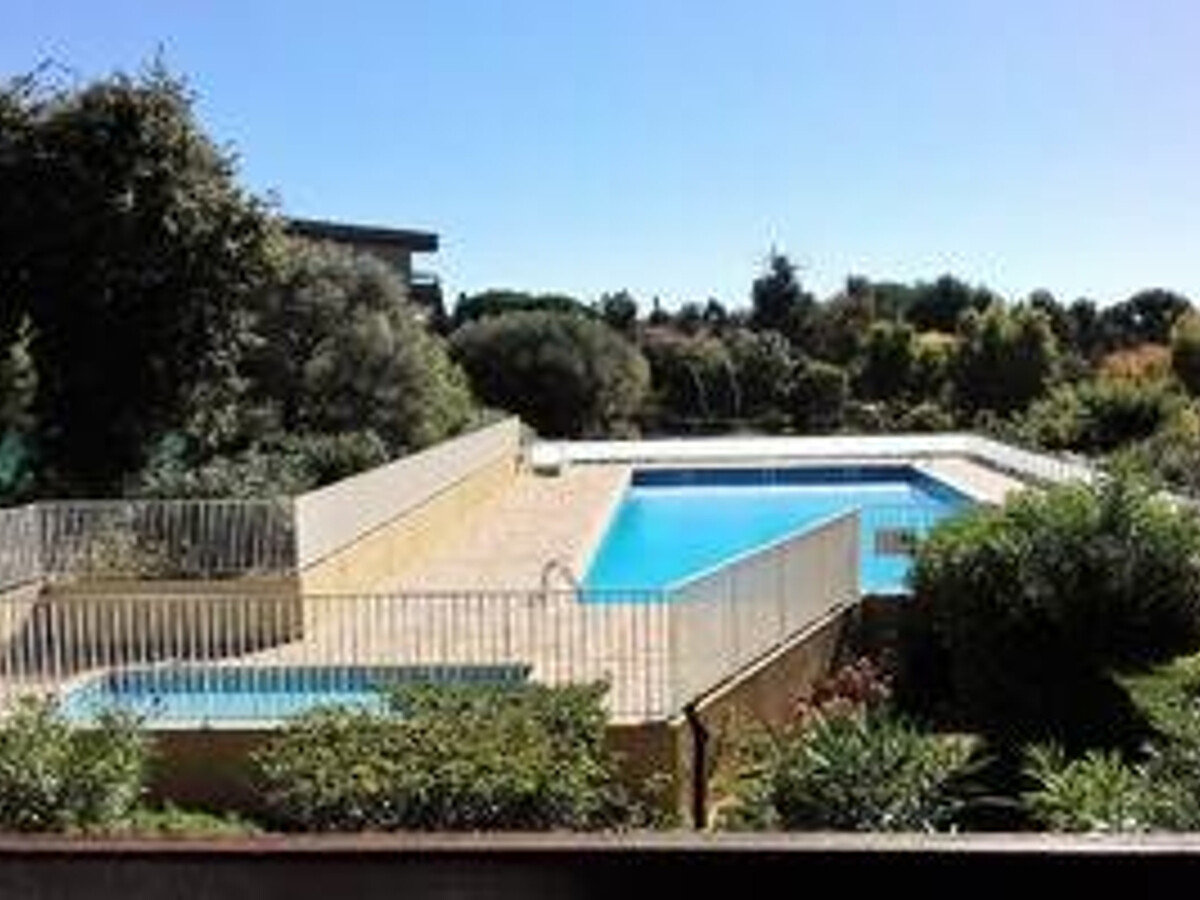 Studio cabine 28m² climatisé, piscine et parking à Bormes - Photo 13