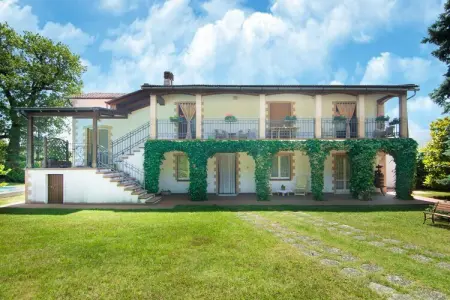 Location appartement à Serrapetrona