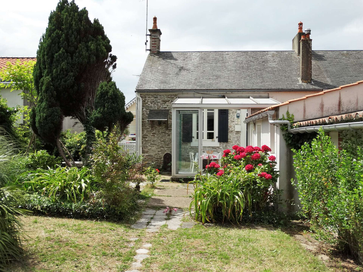 Maison années 30 rénovée, jardin clos à Saint-Gilles-Croix-de-Vie - Photo 1
