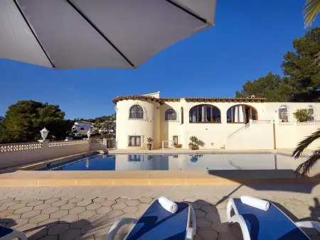 Location villa à Calp, Villa de charme avec piscine privée et jardin à Calpe, idéal pour familles