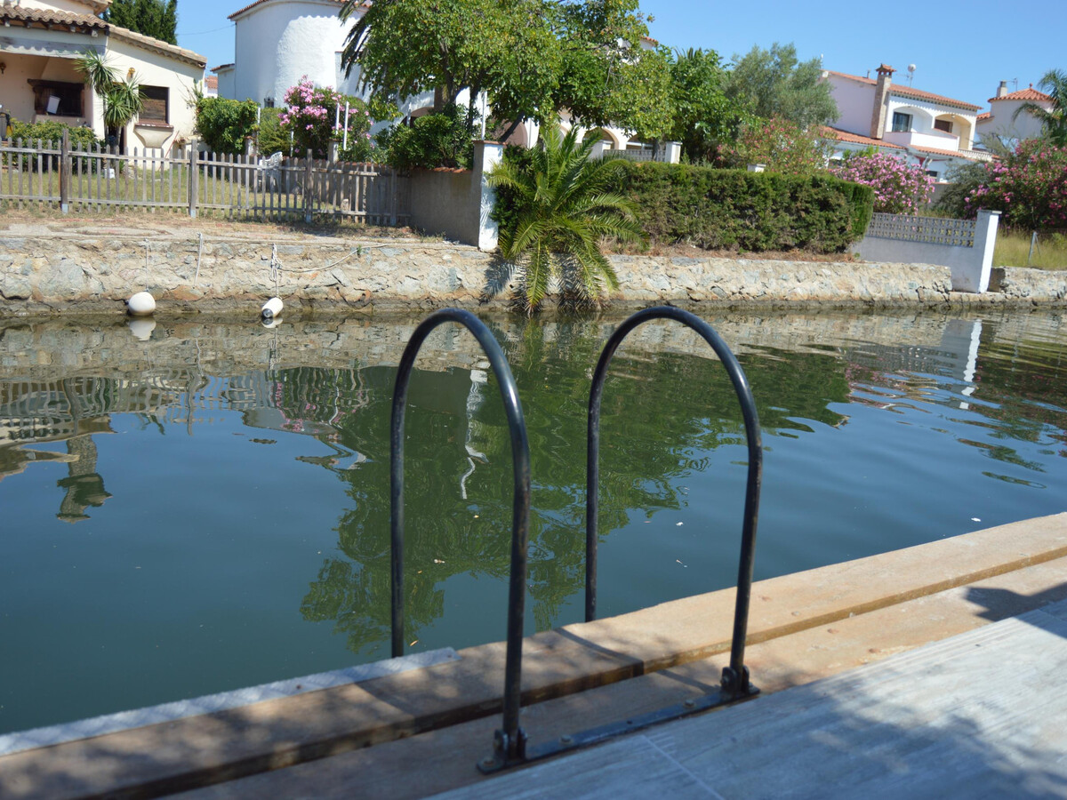 Maison 8 pers. avec piscine, amarre et cuisine d'été à Empuriabrava - Photo 12