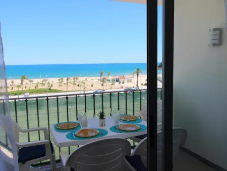 Location appartement à Empuriabrava, Studio cosy à 20m de la plage avec balcon