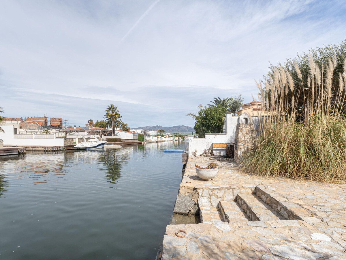 Villa 2 chambres avec amarre privée 12,5 m à Empuriabrava - Photo 1