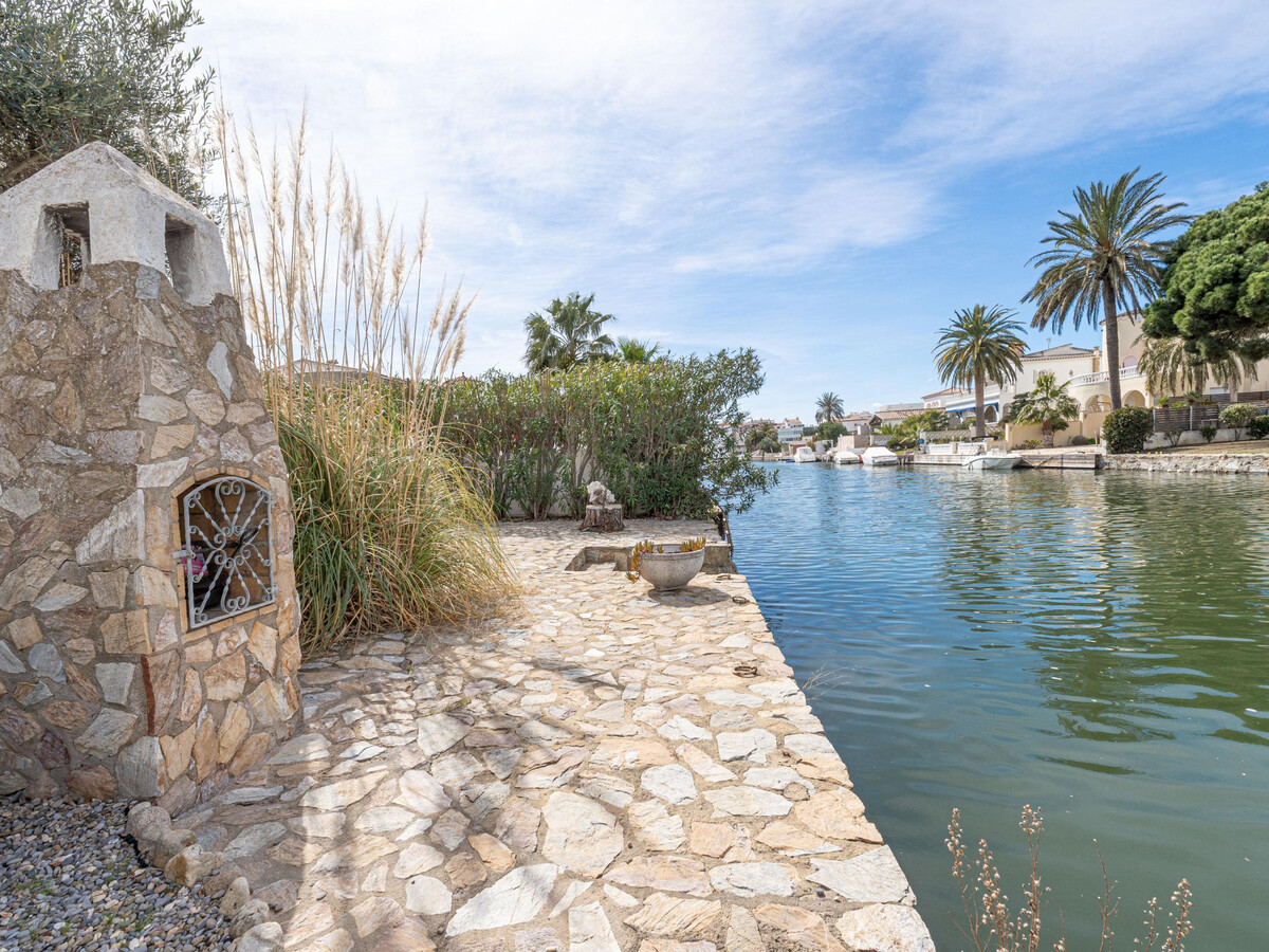 Villa 2 chambres avec amarre privée 12,5 m à Empuriabrava - Photo 2