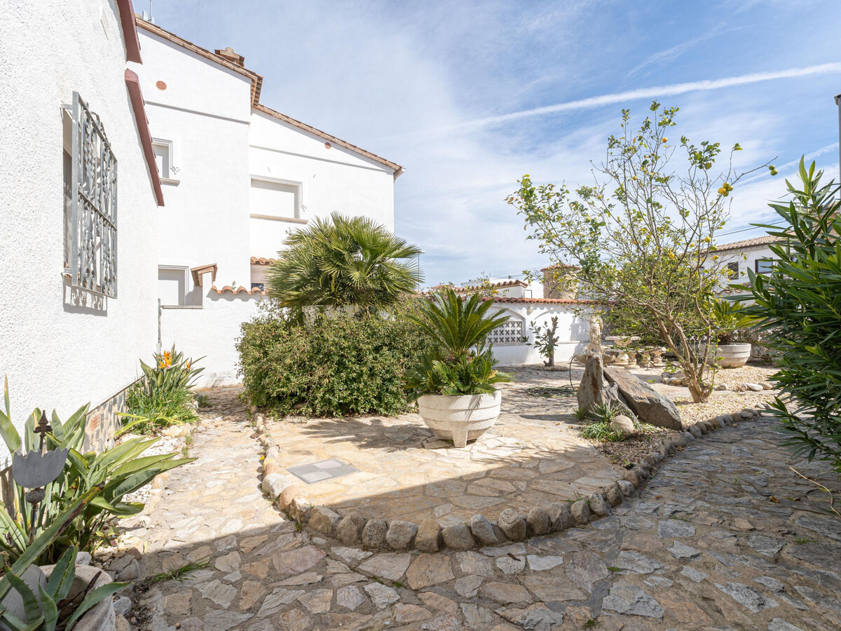 Villa 2 chambres avec amarre privée 12,5 m à Empuriabrava - Photo 12