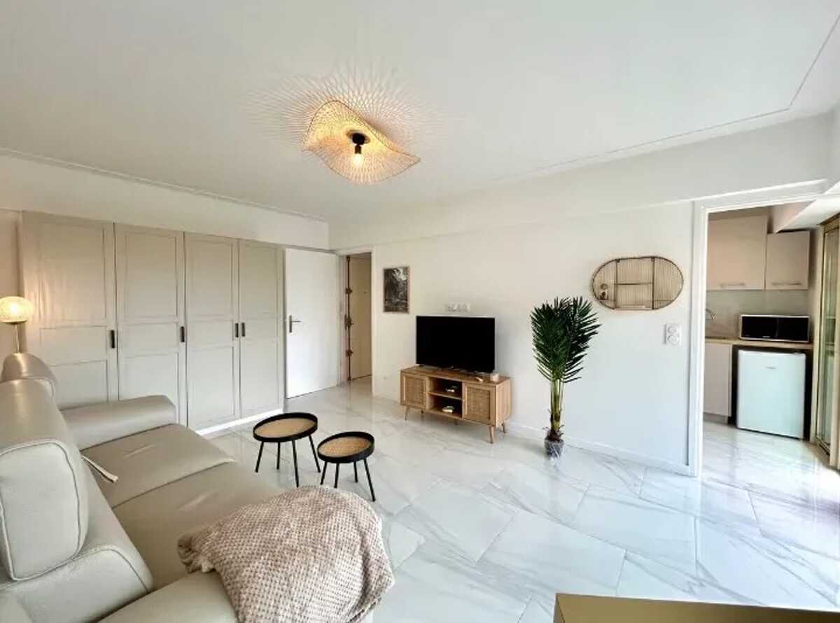 Studio 30 m² balcon privé à Juan les Pins - Photo 2