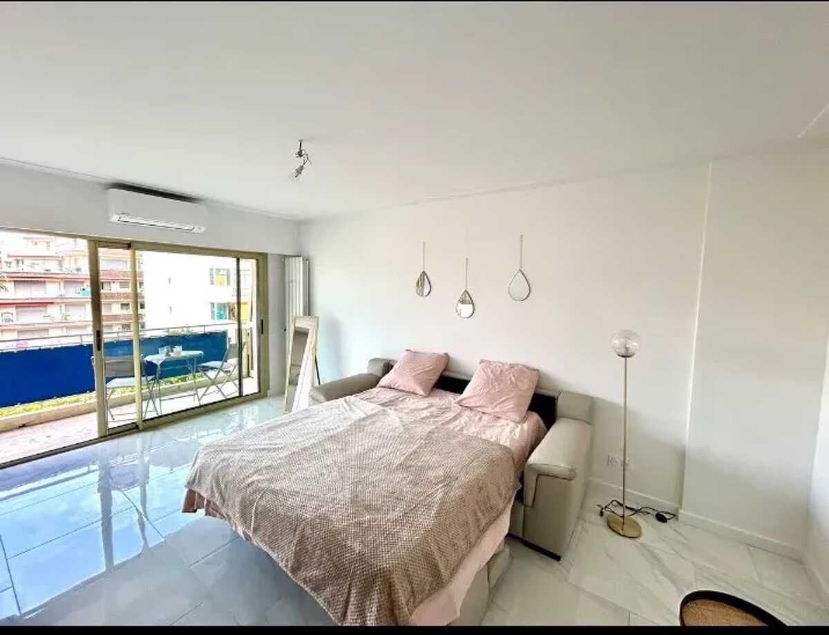 Studio 30 m² balcon privé à Juan les Pins - Photo 3