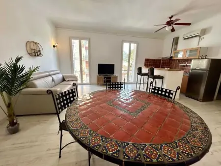 Appartement moderne à Juan-les-Pins avec parking, à 100 m de la plage : photo 2
