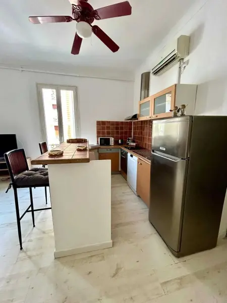 Appartement moderne à Juan-les-Pins avec parking, à 100 m de la plage : photo 3
