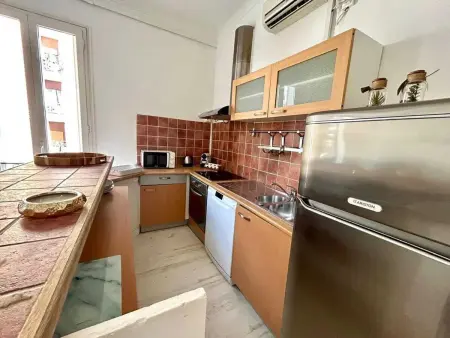 Appartement moderne à Juan-les-Pins avec parking, à 100 m de la plage : photo 4