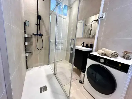 Appartement moderne à Juan-les-Pins avec parking, à 100 m de la plage : photo 7