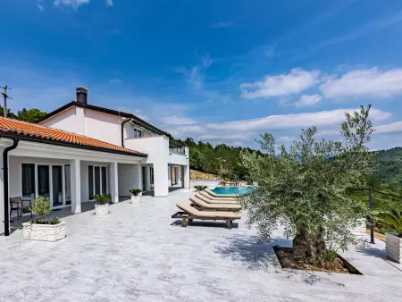 Villa Bella : maison 10 pers., piscine privée à Buzet