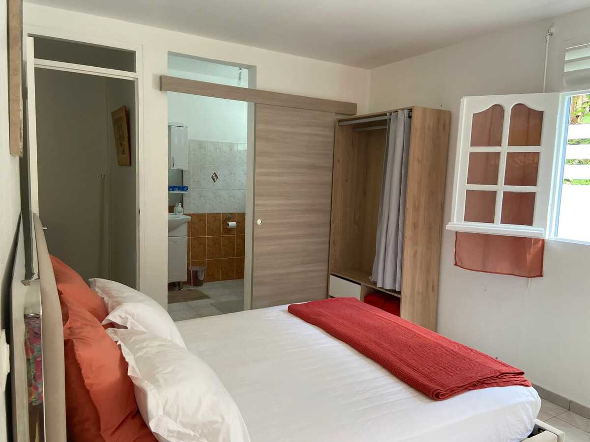 Maison 60 m² avec jacuzzi et jardin clôturé - Photo 4