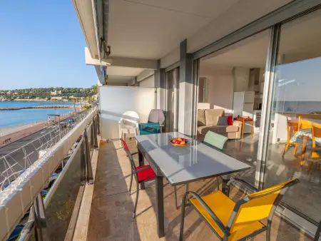 Location appartement à Roquebrune Cap Martin, Grand studio climatisé proche centre, plages, terrasse vue mer