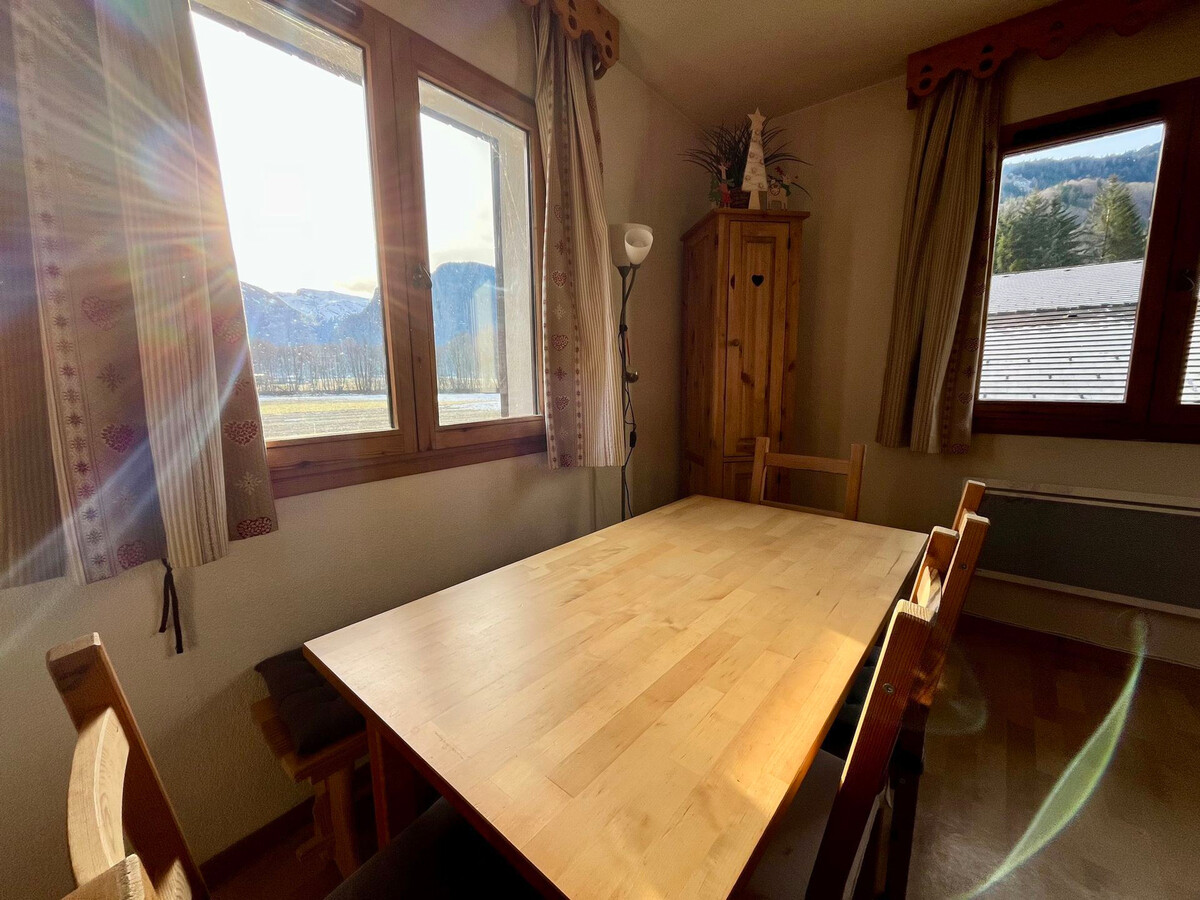 T2 cabine 6 pers à Samoëns : balcon vue montagne + parking - Photo 9