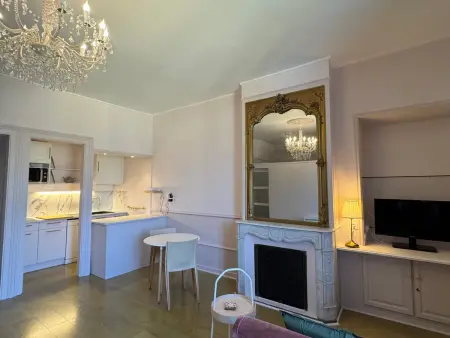 Location appartement à Aix les Bains, Rénovation 2025 : T1 bis dans ancien palace Art Déco, animaux admis