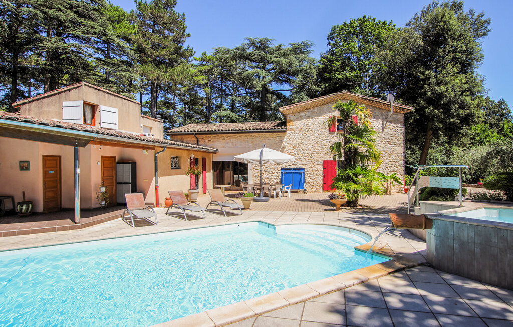 Bastide provençale 12 pers., piscine chauffée et jacuzzi - Photo 1