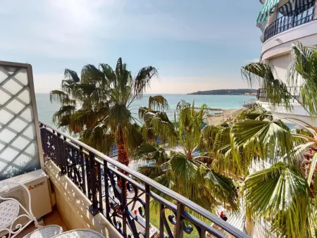 Location appartement à Menton, Studio rénové avec balcon et garage en plein cœur de Menton